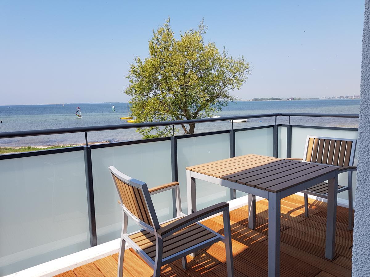 Haus Achtern Diek In Erster Reihe Am Meer Fehmarn Exterior photo